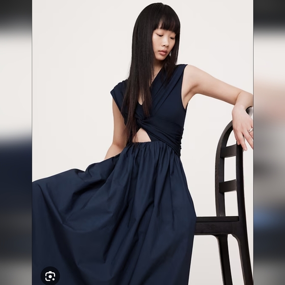 NWOT Banana Republic Cut-Out Midi Dress Size M Navy - Picture 1 of 14